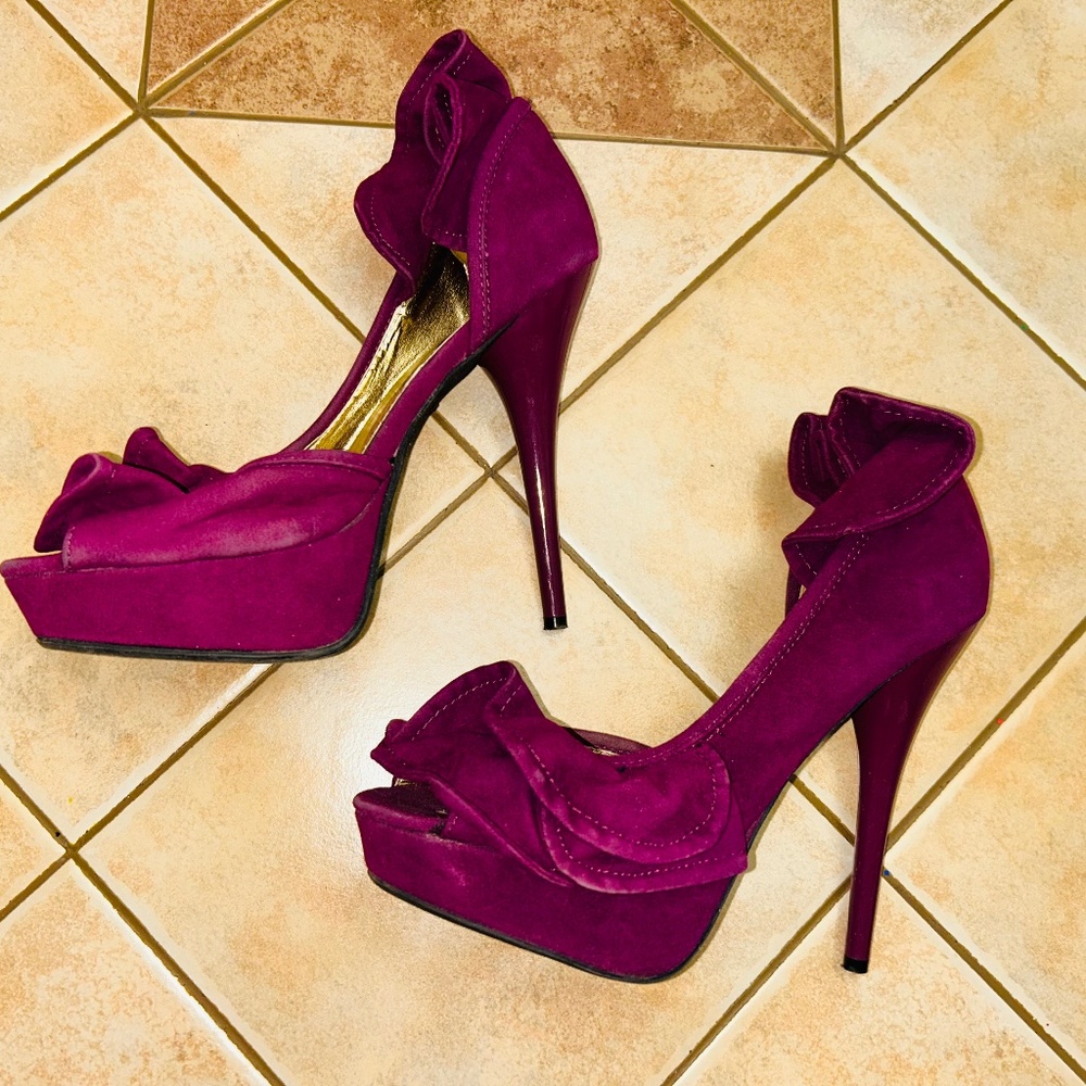 “Dollhouse” Stilettos Burgundy Velvet. 6” Tall Heel